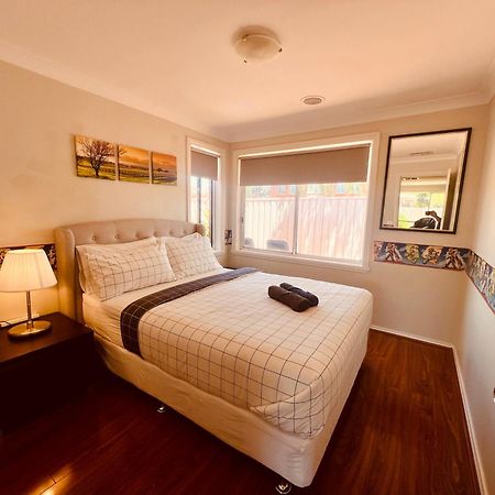 Spacious 6 Bedroom Holiday Home 15 Min Away From Melbourne Airport Sydenham المظهر الخارجي الصورة