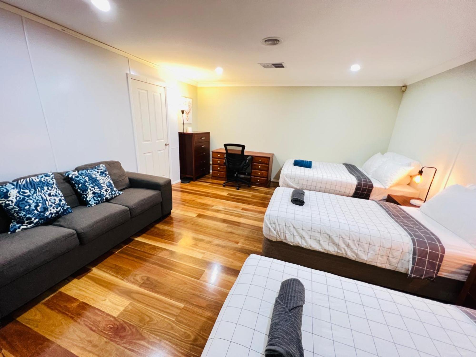 Spacious 6 Bedroom Holiday Home 15 Min Away From Melbourne Airport Sydenham المظهر الخارجي الصورة