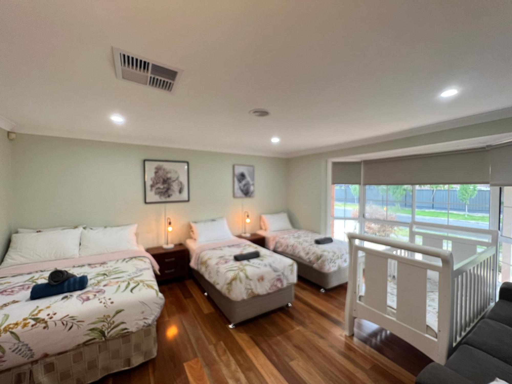Spacious 6 Bedroom Holiday Home 15 Min Away From Melbourne Airport Sydenham المظهر الخارجي الصورة