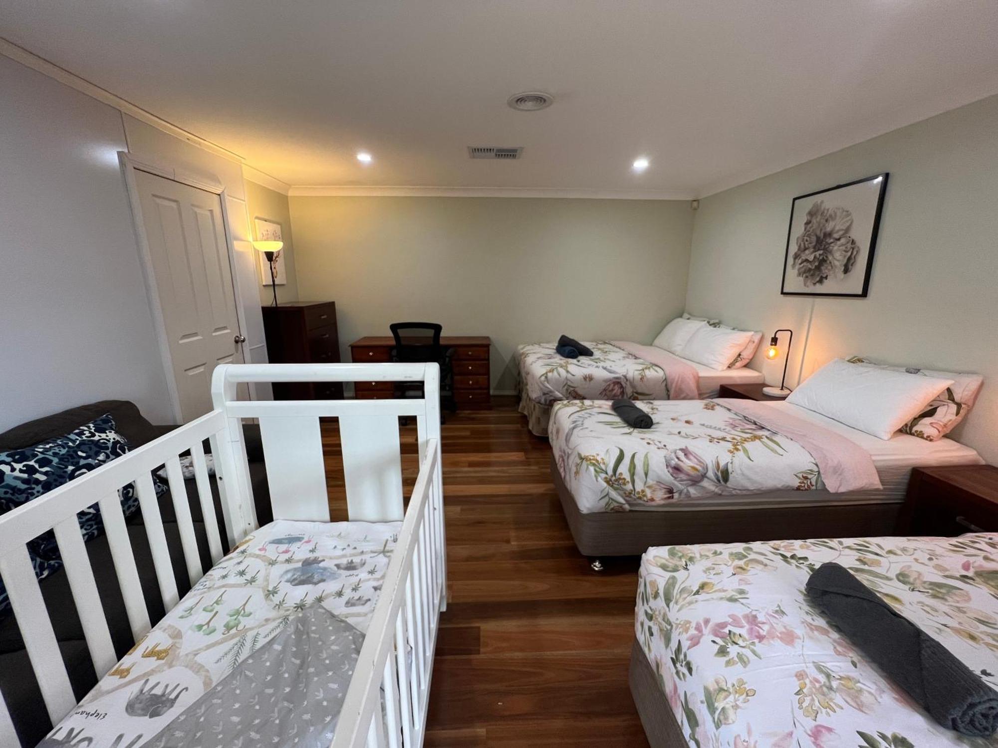Spacious 6 Bedroom Holiday Home 15 Min Away From Melbourne Airport Sydenham المظهر الخارجي الصورة